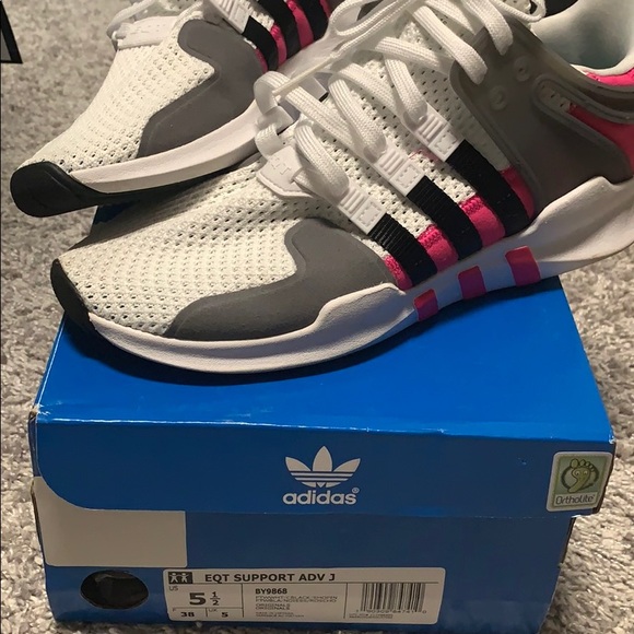 Kids size 5.5 Adidas sneakers - Picture 1 of 4